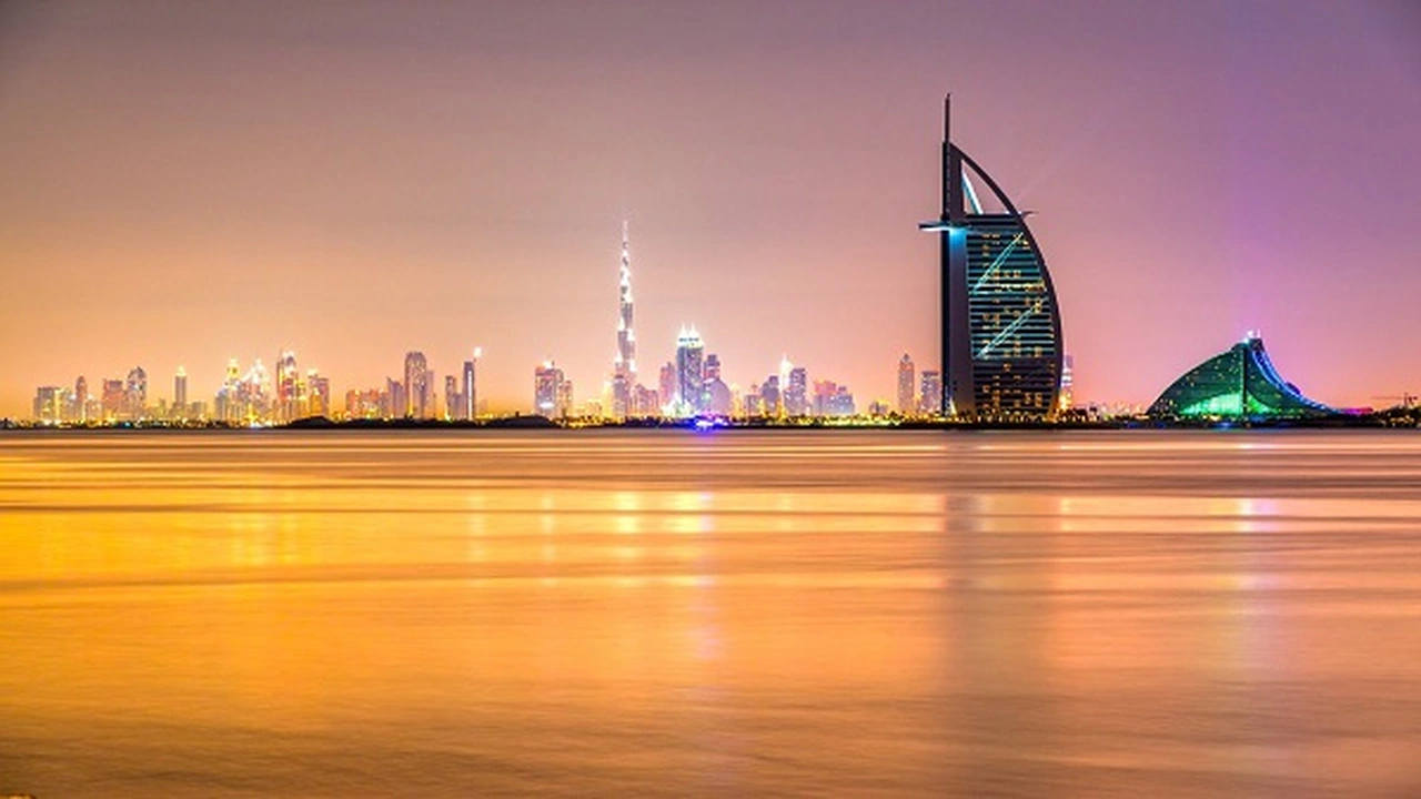 توقعات درجات الحرارة غداً في الإمارات: ماذا سيرافقنا؟
